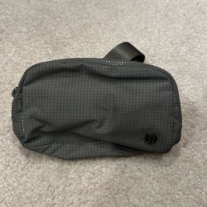 BNWT Lululemon Everywhere Belt Bag color carob brown and black